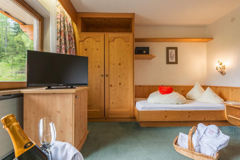 Hotel Hubertushof - Ihr Hotel Mit Herz Leutasch Habitación foto